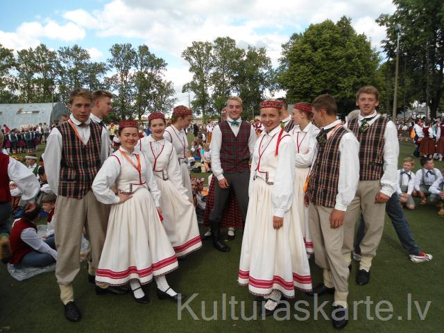 Jauniešu deju kolektīvs